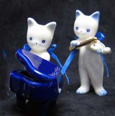 猫の陶器の置物（ネコの音楽隊）